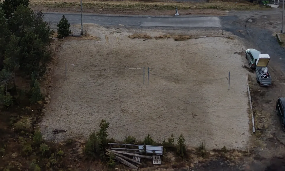 Sandvolleyballbanen sett fra lufta
